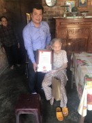 Thăm, chúc thọ và tặng quà người cao tuổi thọ 100 tuổi  tại thị xã Hoài Nhơn, tỉnh Bình Định